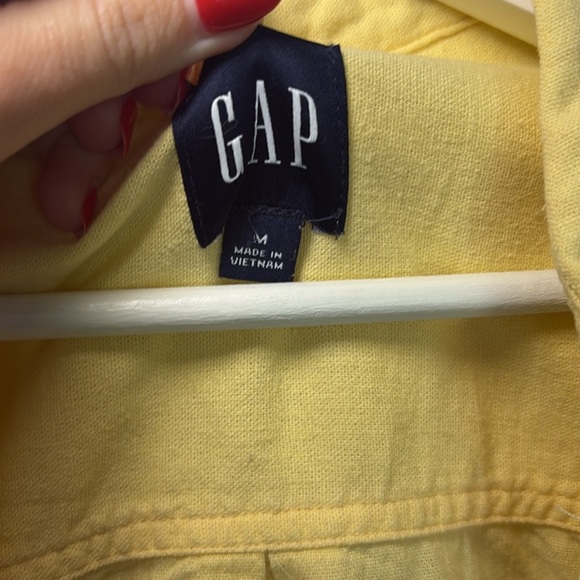 GAP Women’s Linen Butter Yellow Shirt size medium - Picture 2 of 6